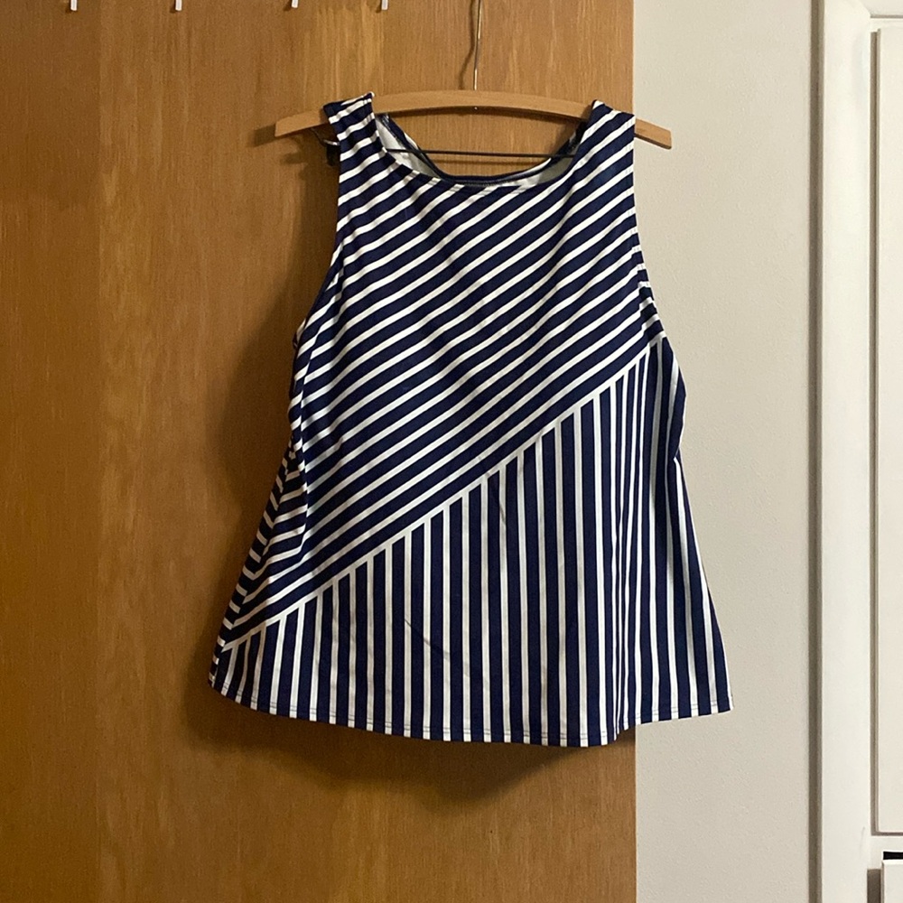 Land’s End swimsuit Top Sz 18